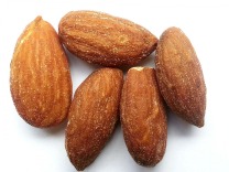 nuts-164765_1280